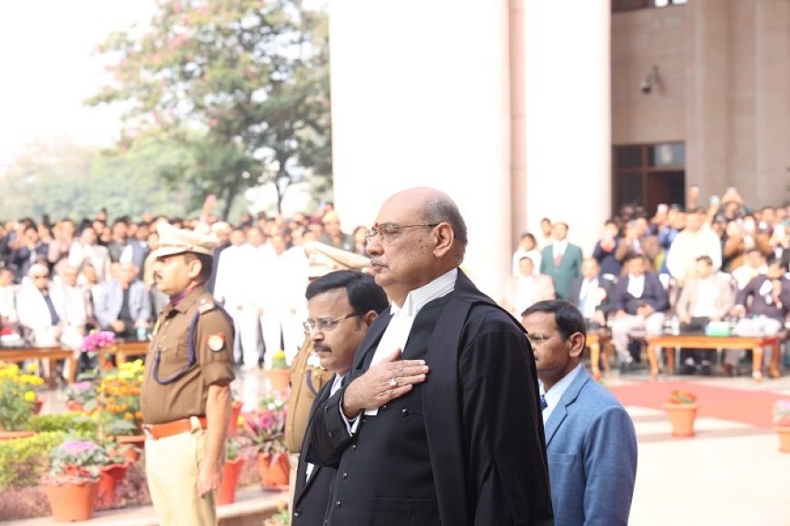 Lucknow: 77वें गणतंत्र दिवस पर वरिष्ठ न्यायाधीश न्यायमूर्ति राजन रॉय ने किया ध्वजारोहण, पीएसी बैंड ने दी मनोहारी प्रस्तुति। 