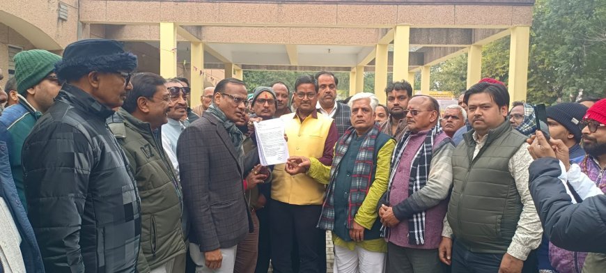 Hathras : हाथरस में यूजीसी ड्राफ्ट रेगुलेशन के विरोध में बाइक रैली, एडीएम को सौंपा ज्ञापन