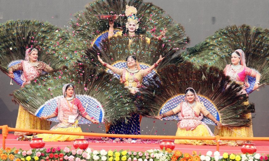 Lucknow : यूपी दिवस समारोह का रंगारंग समापन, लोक कलाकारों ने बिखेरी नृत्य व गायन से माटी की खुशबू