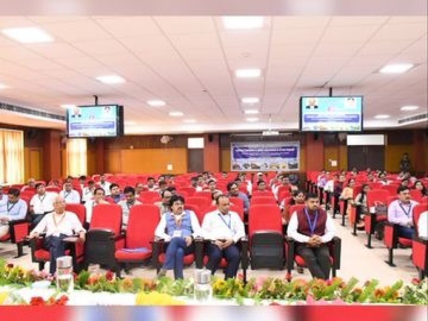 Lucknow : दीनदयाल उपाध्याय राज्य ग्राम्य विकास संस्थान में 77वें गणतंत्र दिवस पर ध्वजारोहण और वैचारिक संगोष्ठी