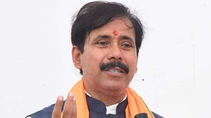 Lucknow : लखनऊ में निर्माण श्रमिकों को हितलाभ वितरण कार्यक्रम संपन्न