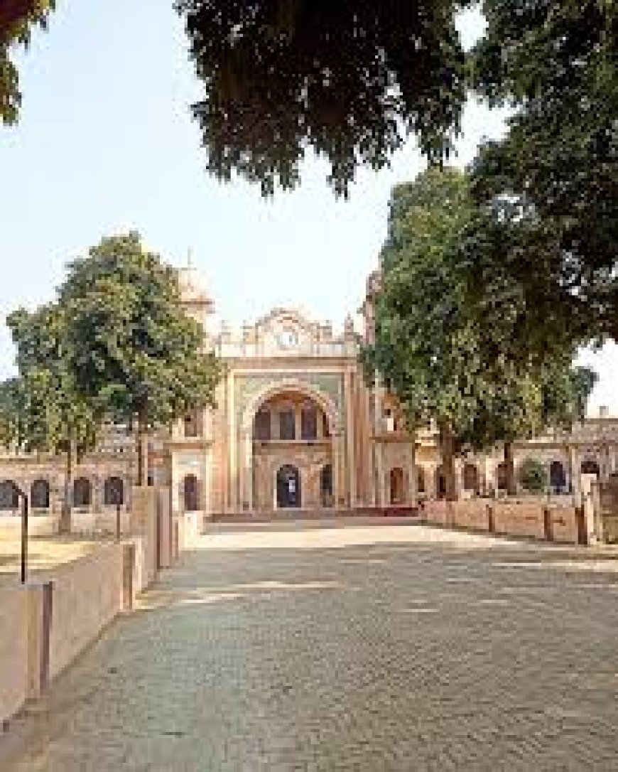 Hathras : हाथरस के बागला इंटर कॉलेज में सरकारी और भाजपा कार्यक्रमों से पढ़ाई पर संकट