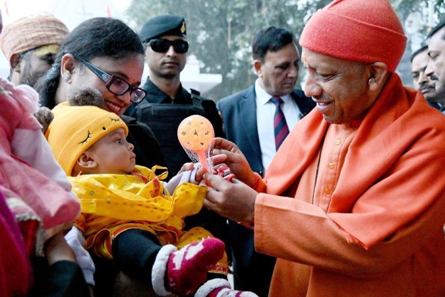Gorakhpur: गोसेवा और बाल-स्नेह: गोरखपुर में योगी की बुधवार सुबह की खास तस्वीर ।