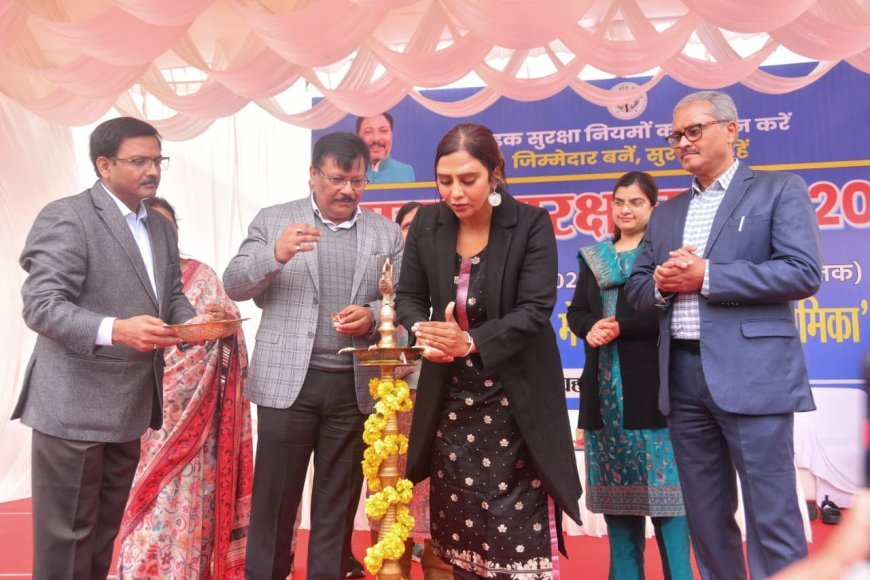 Lucknow : सड़क सुरक्षा माह के तहत भव्य जागरूकता कार्यक्रम, परिवहन आयुक्त किंजल सिंह ने कहा- हेलमेट जीवन बचाने के लिए है