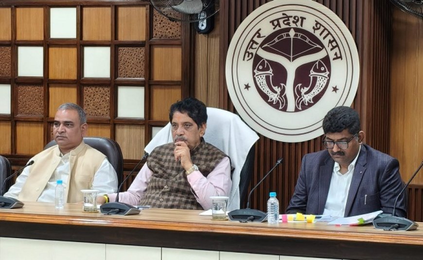 Lucknow: 1 ट्रिलियन डॉलर अर्थव्यवस्था के लक्ष्य पर आईटी मंत्री सुनील कुमार शर्मा की उच्च स्तरीय समीक्षा बैठक। 