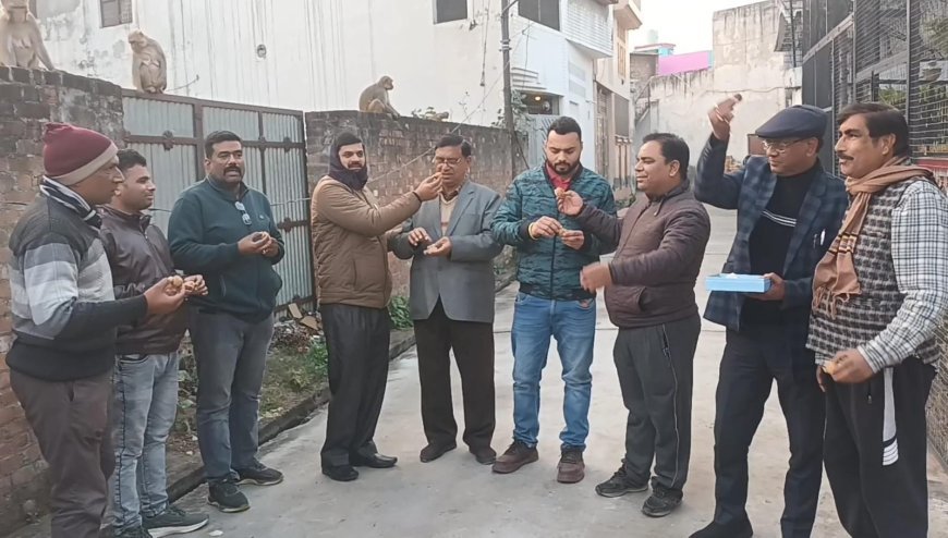 Sambhal : UGC पर सुप्रीम कोर्ट की रोक से सवर्ण समाज में खुशी, मिठाई बांटकर जताया आभार