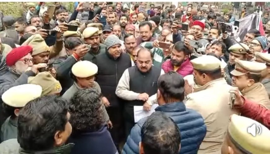 Lakhimpur : लखीमपुर खीरी में ब्राह्मण समाज ने यूजीसी बिल और गाइडलाइंस के विरोध में ज्ञापन सौंपा