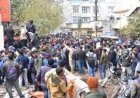 सतना में अडानी ग्रुप के वॉक-इन इंटरव्यू में हजारों बेरोजगारों की भीड़, छत से कूदकर अंदर घुसने की कोशिश, अव्यवस्था से हालात बेकाबू