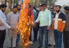 Bajpur : बाजपुर में भाजयुमो ने राहुल गांधी का पुतला जलाया, यूथ कांग्रेस के विरोध पर नाराजगी