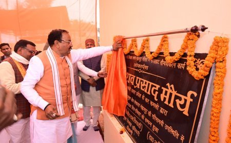 Lucknow : उप मुख्यमंत्री केशव प्रसाद मौर्य ने कौशांबी में कॉमन इन्क्यूबेशन सेंटर का उद्घाटन व सरस हाट का शुभारंभ कर स्वयं सहायता समूहों को दुकानें आवंटित कीं