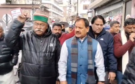 Mussoorie: मसूरी में पटरी व्यापारियों का हक़ी आंदोलन, हरक सिंह रावत ने भाजपा सरकार को घेरा। 