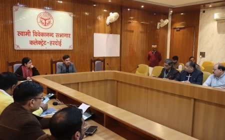 Hardoi: जिलाधिकारी अनुनय झा बोले- गौशालाओं से आत्मनिर्भरता और जैविक खेती की दिशा में बढ़ें कदम। 