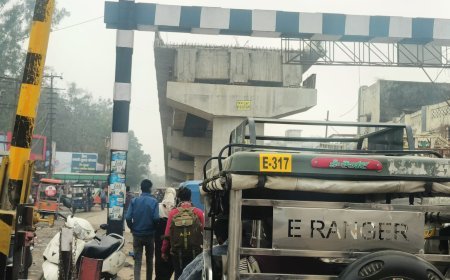 Sitapur : सीतापुर में निर्माणाधीन ओवरब्रिज बने जनता के लिए मुसीबत, जाम और हादसों से हाल बेहाल