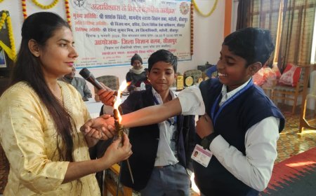 Sitapur : अंधविश्वास के खिलाफ जागरूकता कार्यक्रम आयोजित, विज्ञान से समझाया गया भ्रम