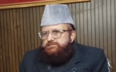 Sambhal: यूपी की कानून व्यवस्था पर सियासी घमासान, सम्भल सांसद के पिता मौलाना ममलूकुर्रहमान बर्क ने सीएम के ‘गोली की छूट’ बयान पर जताई असहमति। 