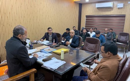 Hathras : हाथरस में जल संचय जन-भागीदारी 2.0 अभियान की समीक्षा बैठक