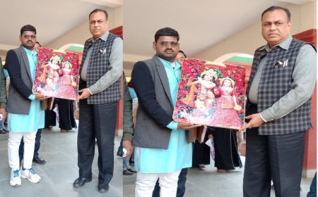 Sitapur : राज्य आयुक्त दिव्यांगजन हिमांशु शेखर झा से आत्मनिर्भर दिव्यांग एकता फाउंडेशन की भेंट