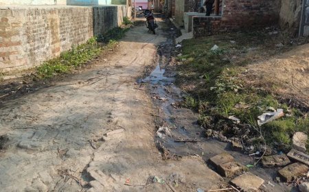 Sitapur : सीतापुर के खैराबाद में जल जीवन मिशन के कार्य दो साल बाद भी अधूरे, ग्रामीणों को नहीं मिल रहा शुद्ध पानी