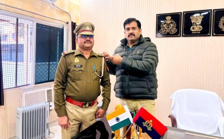 Sitapur : उप निरीक्षक सुनित कुमार को निरीक्षक पद पर पदोन्नत किया, पुलिस अधीक्षक ने लगाया स्टार
