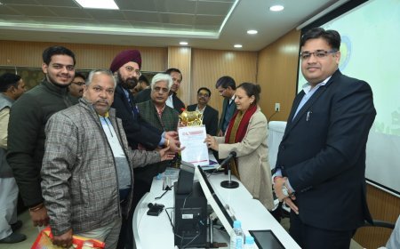 Hathras : फेम प्रतिनिधिमंडल ने जीएसटी समस्याओं पर प्रमुख सचिव से की मुलाकात, 15 सूत्रीय मांग पत्र सौंपा