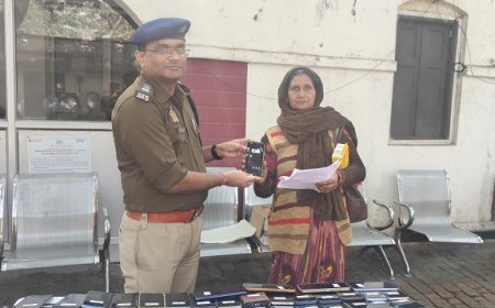 Hardoi: हरदोई पुलिस ने तीन महीनों में 125 खोए मोबाइल फोन ढूंढकर लौटाए, मोबाइल पाकर चेहरे खिले। 