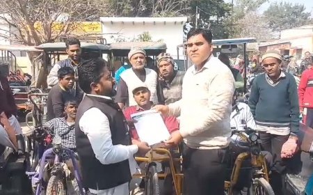 Sambhal: दिव्यांगों की पेंशन बढ़ाकर 5–6 हजार करने की मांग, 21 सूत्रीय ज्ञापन सौंपा। 