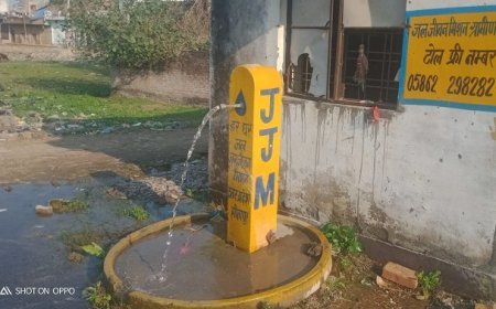 Sitapur: जल जीवन मिशन की पोल खोलती तस्वीर: खैराबाद के सलेमपुर अली राजा में टंकी से बहता रहा पानी, फर्जी सर्वे व मिलीभगत का आरोप। 