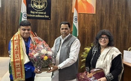 Lucknow : मंत्री नरेंद्र कश्यप ने स्पेशल ओलंपिक विजेता दिव्यांग खिलाड़ी वासु तिवारी को किया सम्मानित