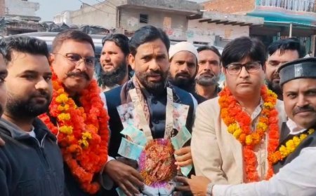 Amroha : अमरोहा पहुंचे AIMIM के प्रदेश अध्यक्ष शौकत अली का विवादित बयान, भाजपा की B टीम बताने वाले को जूते से मारने की दी धमकी