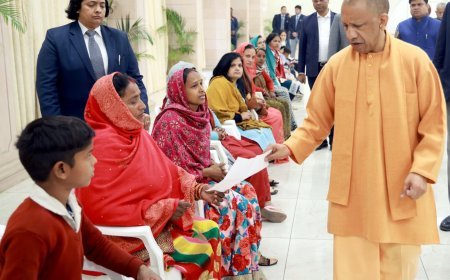 Lucknow : जनता दर्शन - हर नागरिक की सेवा, सुरक्षा को प्रतिबद्ध है सरकार- मुख्यमंत्री