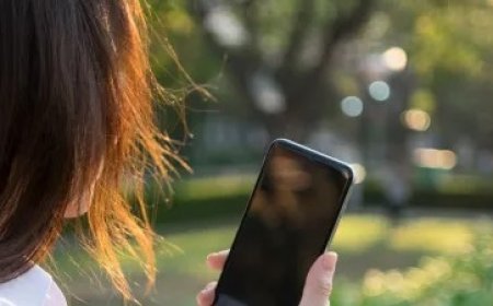 बेटी ने मां की निजी तस्वीरें बॉयफ्रेंड को भेजीं, मौसी की नहाते हुए फोटो भी शेयर की, पुलिस में केस दर्ज।