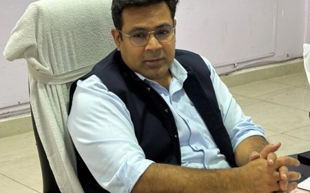 Lucknow : चकबन्दी प्रक्रिया में अनियमितता पर बड़ी कार्रवाई, संतकबीरनगर के सहायक चकबन्दी अधिकारी निलंबित