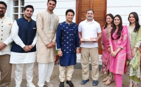 सचिन तेंदुलकर ने प्रधानमंत्री नरेंद्र मोदी को सौंपी बेटे की शादी की आमंत्रण पत्रिका, आशीर्वाद प्राप्त किया।