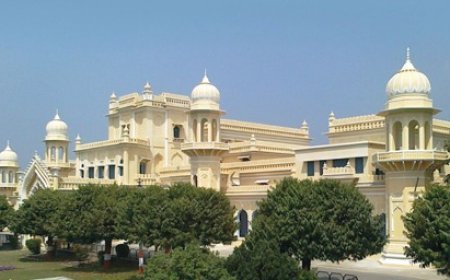 Deoband : दारुल उलूम निसवां में वार्षिक कार्यक्रम, 72 छात्राओं को सम्मानित किया गया