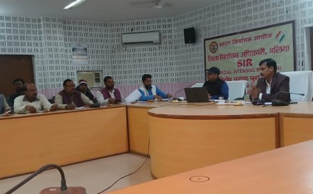 Ballia : बलिया में विशेष प्रगाढ़ पुनरीक्षण-2026 को लेकर डीएम की राजनीतिक दलों संग बैठक