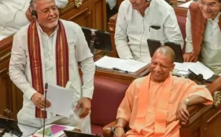 Lucknow : यूपी बजट 2026-27 - ... गा रहा है गीत यूपी, योगी जी के नाम का, वित्त मंत्री ने शेरो-शायरी से बांधा समा, पिछली सरकारों पर भी कसा तंज