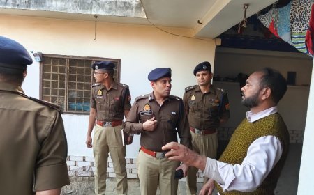 Hardoi : लखनऊ परिक्षेत्र के पुलिस महानिरीक्षक ने शाहाबाद थाना क्षेत्र में लूट की घटना स्थल का निरीक्षण किया