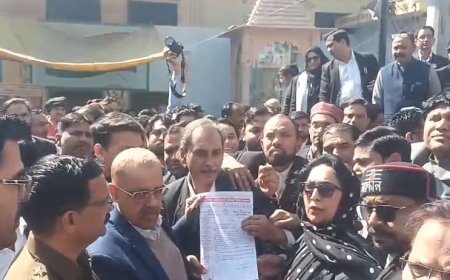 Sambhal: रामपुर में अधिवक्ता की हत्या के विरोध में सम्भल में वकीलों का जोरदार प्रदर्शन, मुख्यमंत्री के नाम सौंपा ज्ञापन। 