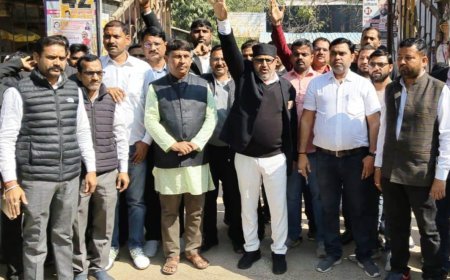 Pratapgarh : प्रतापगढ़ में वकीलों का विरोध प्रदर्शन, रामपुर वकील हत्या और अन्य घटनाओं पर आक्रोश