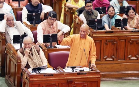 Lucknow: अभिभाषण के दौरान हंगामा राज्यपाल ही नहीं, मां का भी अपमानः योगी