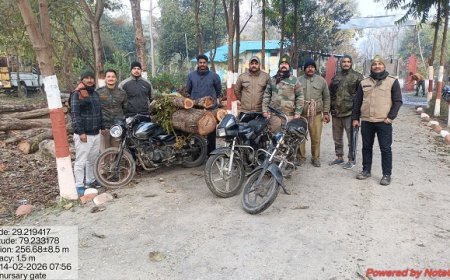 बाजपुर: बरहैनी में वन तस्करों से भीषण मुठभेड़: भारी मात्रा में खैर की लकड़ी और वाहन बरामद, मुख्य आरोपी फरार।