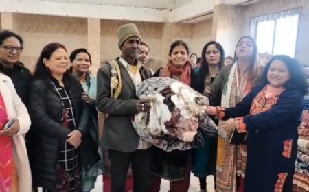 Mussoorie : शिवरात्रि पर मसूरी में 200 जरूरतमंदों को बांटे गर्म कंबल