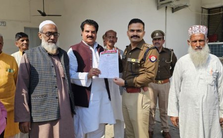 Sambhal: रमज़ान से पहले सपा का ज्ञापन, मस्जिदों पर लाउडस्पीकर व व्यवस्थाओं की मांग, डीएम एसपी को सौंपा ज्ञापन।