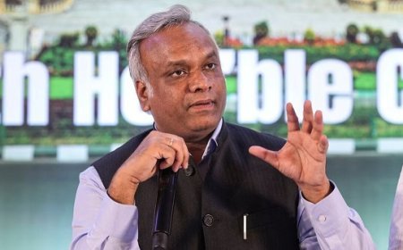 कर्नाटक मंत्री प्रियांक खड़गे ने RSS को शैतान कहा, VHP ने दी तीखी प्रतिक्रिया, मिलिंद परांडे बोले- गैरजिम्मेदाराना बयान।