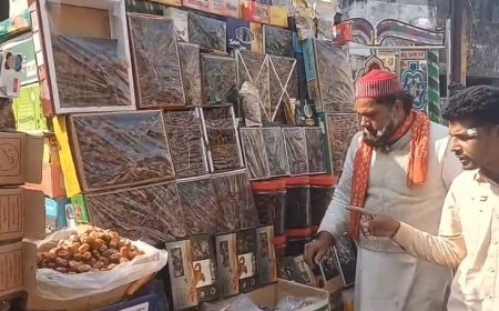 Sambhal: रमज़ान से पहले खजूर बाज़ार सजा, मगर खरीदार गायब: महंगाई की मार, आधी रह गई बिक्री। 