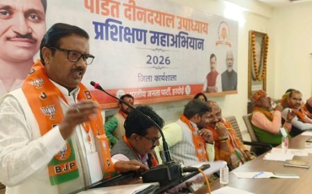 Hardoi: दीनदयाल उपाध्याय प्रशिक्षण महा अभियान: जिला कार्यशाला में शंकर लाल लोधी ने दिया सांस्कृतिक राष्ट्रवाद का संदेश। 