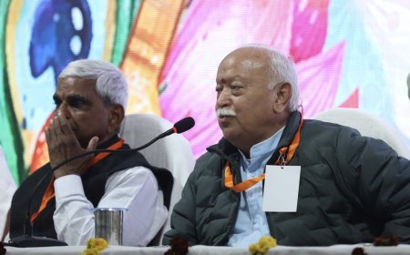 Lucknow : मोहन भागवत ने कहा- मंदिर, कुआं और श्मशान सभी हिंदुओं के लिए खुले हों