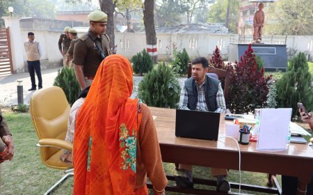 Hardoi : हरदोई में जिलाधिकारी ने जन सुनवाई में 45 शिकायतें सुनीं, कई का मौके पर निस्तारण किया