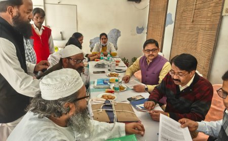 Hardoi : हज यात्रियों के लिए टीकाकरण कैम्प आयोजित, 75 लोगों का स्वास्थ्य परीक्षण और वैक्सीनेशन किया