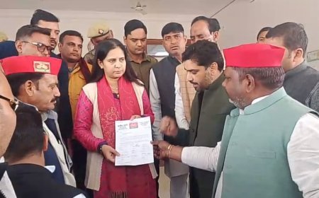 सम्भल में ‘यादव जी की लव स्टोरी’ फिल्म के खिलाफ सपा सर्वसमाज का प्रदर्शन, रिलीज पर रोक की मांग।